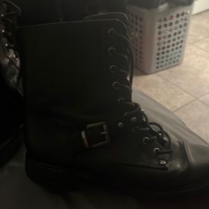 Boots black brand guess size 9